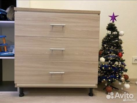 Комод для вещей б/у бежевого цвета