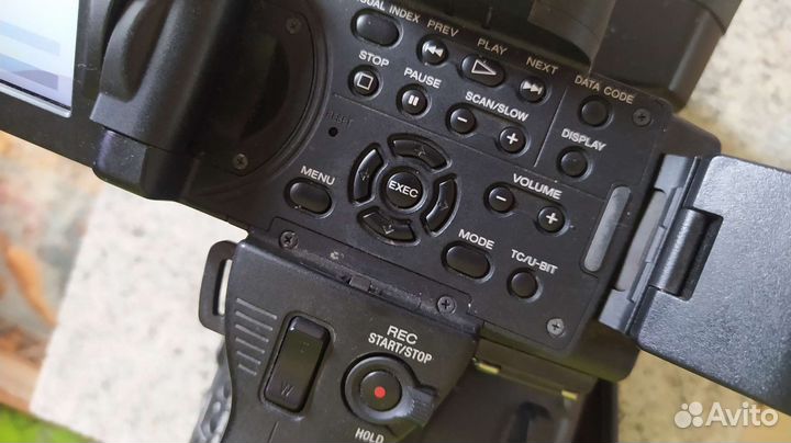 Профессиональная видеокамера sony HXR-NX5M