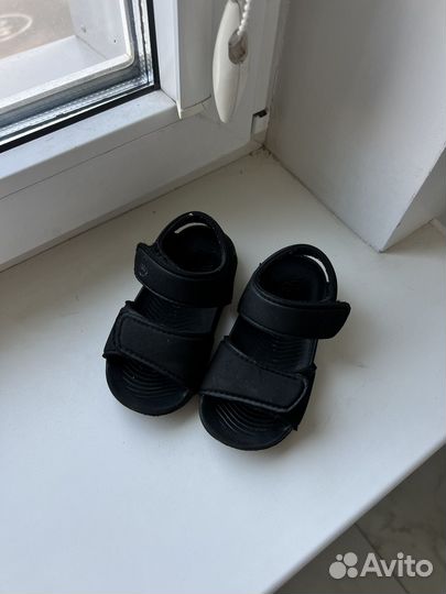 Сандали на мальчика 22 и 25