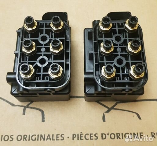 Блок клапанов пневмы 95535890300 VAG Оригинал Новы