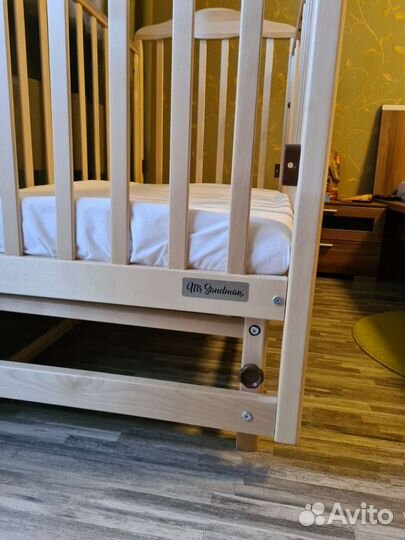 Детская кроватка с маятником+ матрас