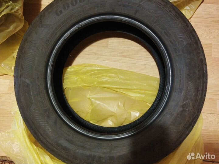 Goodyear EfficientGrip Performance 2 215/65 R16