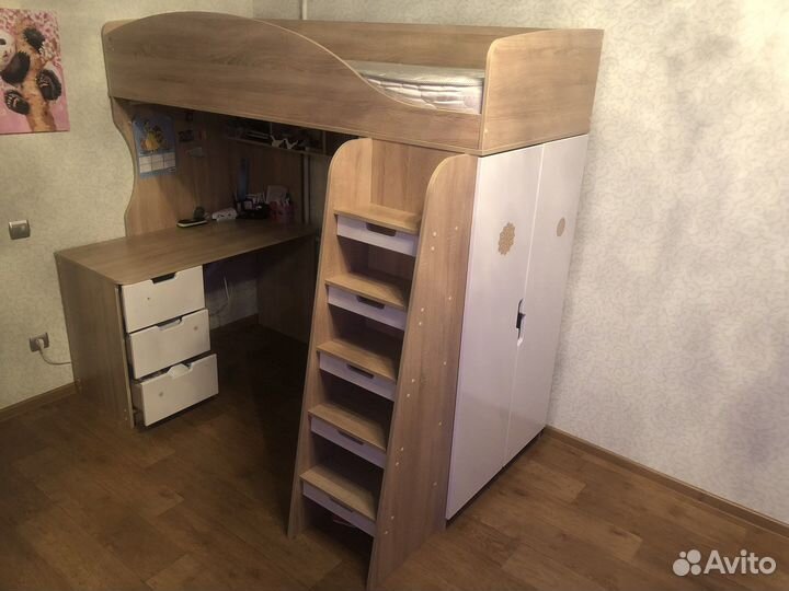 Детская двухярусная кровать