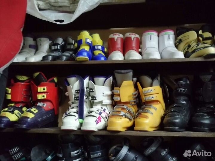 Горные лыжи в комплекте с ботинками в основном дет