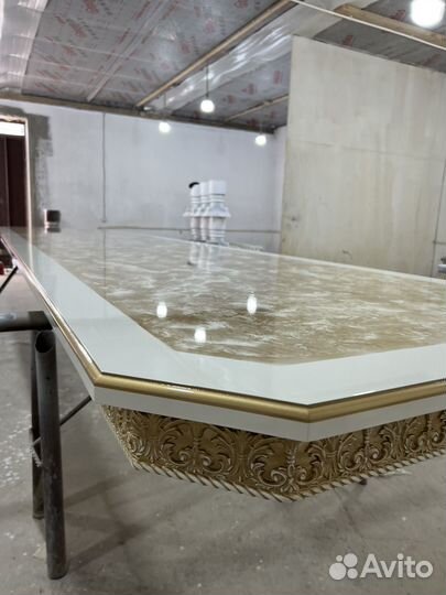 Стол гостинный