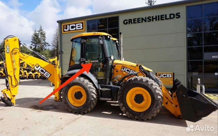 На JCB 3CX/4CX Стекло дверное правое/левое