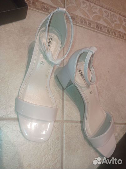 Босоножки женские новые