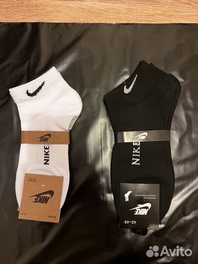 Носки черные и белые