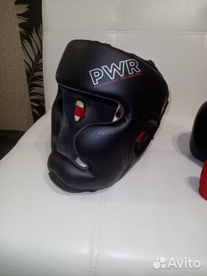 Шлем и перчатки для бокса