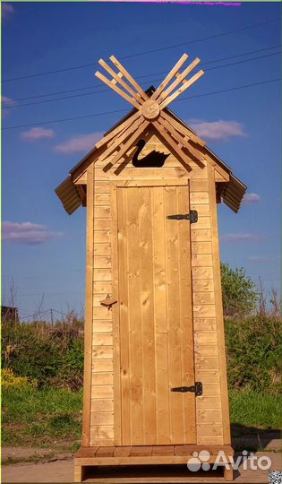 Уличный туалет деревянный