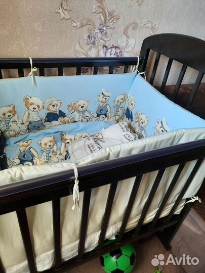 Детская кроватка с универсальным маятником