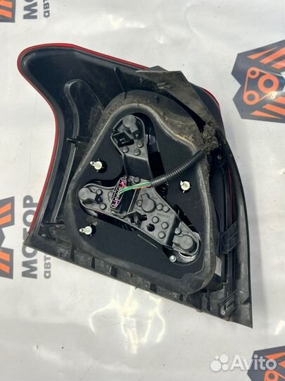 Фонарь задний правый Toyota Avensis 2 250 1zzfe