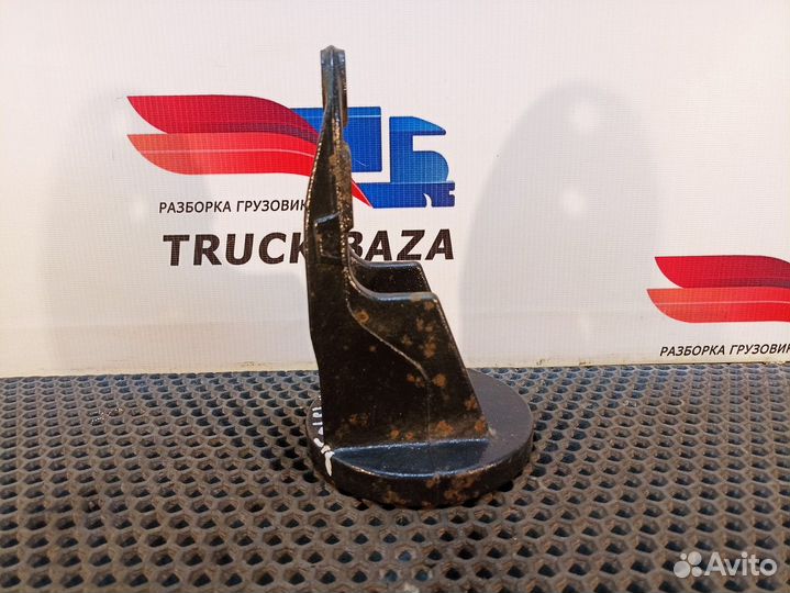 Кронштейн отбойника передней рессоры