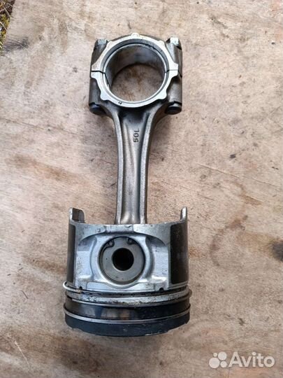 Поршень с шатуном Pajero 3 3.2 4M41