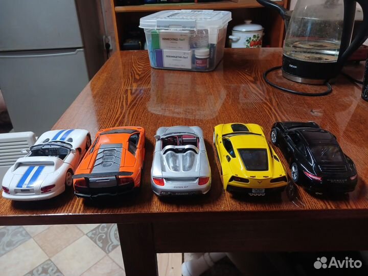 Модель автомобиля1/24