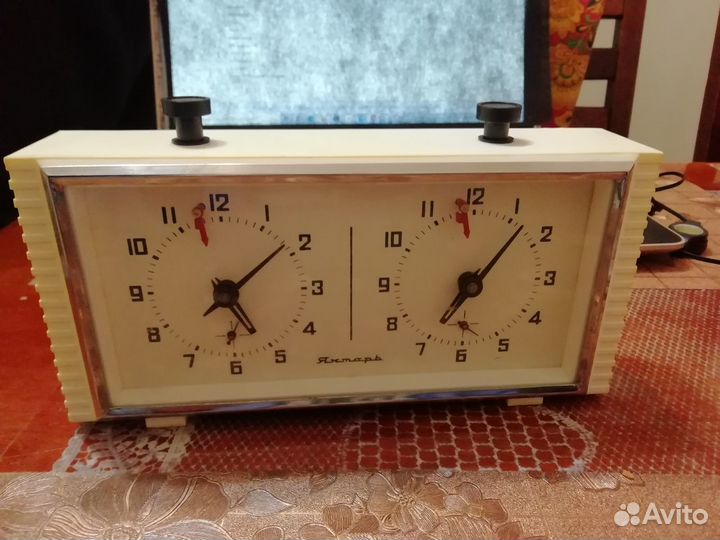 Часы шахматные янтарь