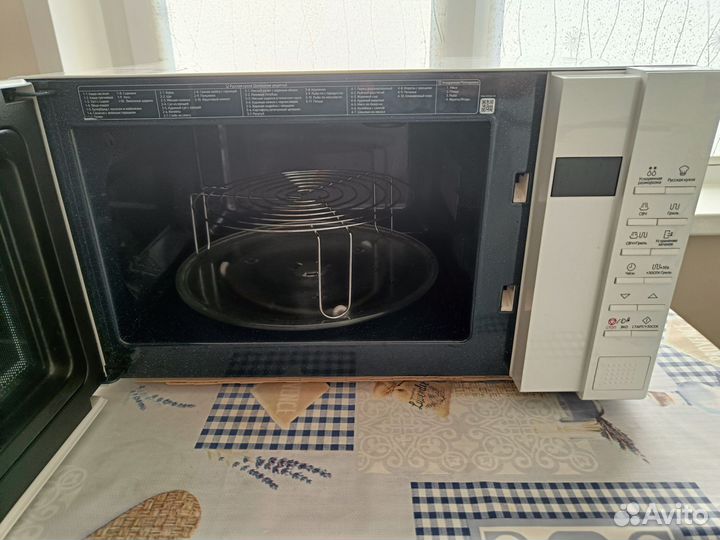 Микроволновая печь Samsung GE88SUW/BW