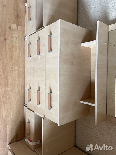 Тумбочка с зеркалом