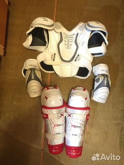 Хоккейная форма, клюшки