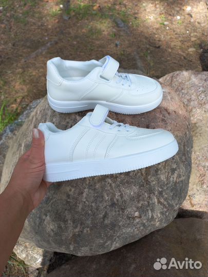 Кроссовки белые 34 размер новые