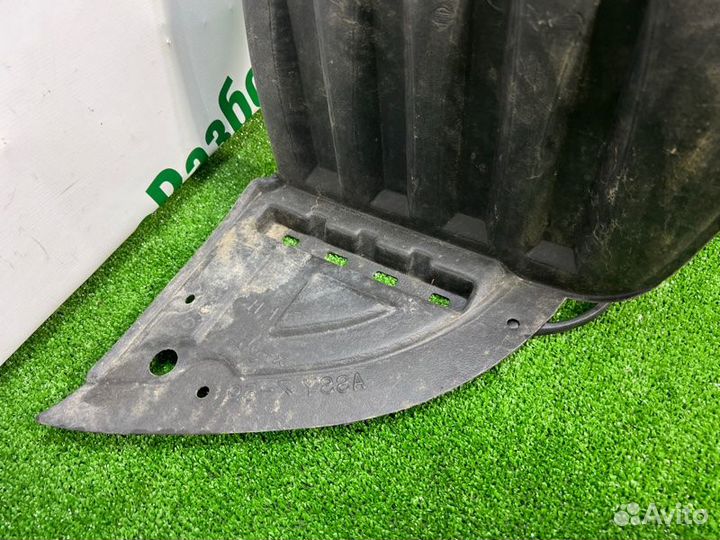 Подкрылок передний левый Mitsubishi Colt Z30 1.3