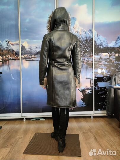 Дубленка натуральная женская с капюшоном