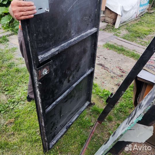 Дверь входная металлическая