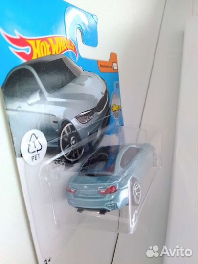 Hot wheels BMW M4 модель 1:64