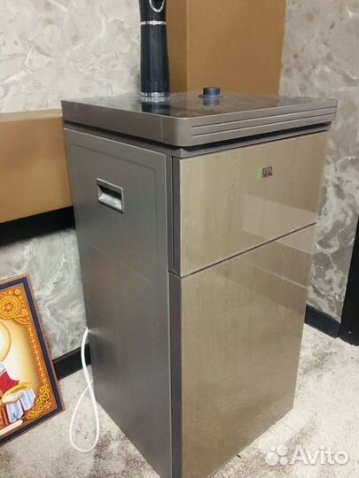 Кулер для воды напольный