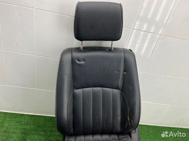 Сиденье водителя Nissan Patrol Y61 ZD30ddti 2008