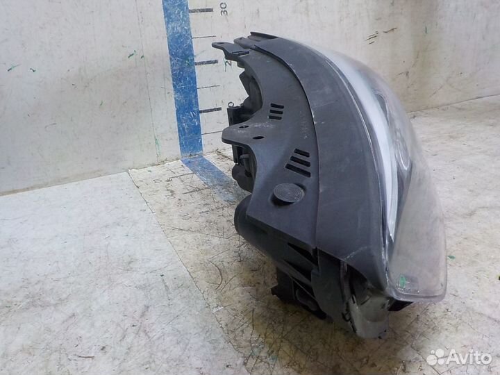 Фара левая Hyundai Santa Fe 2012