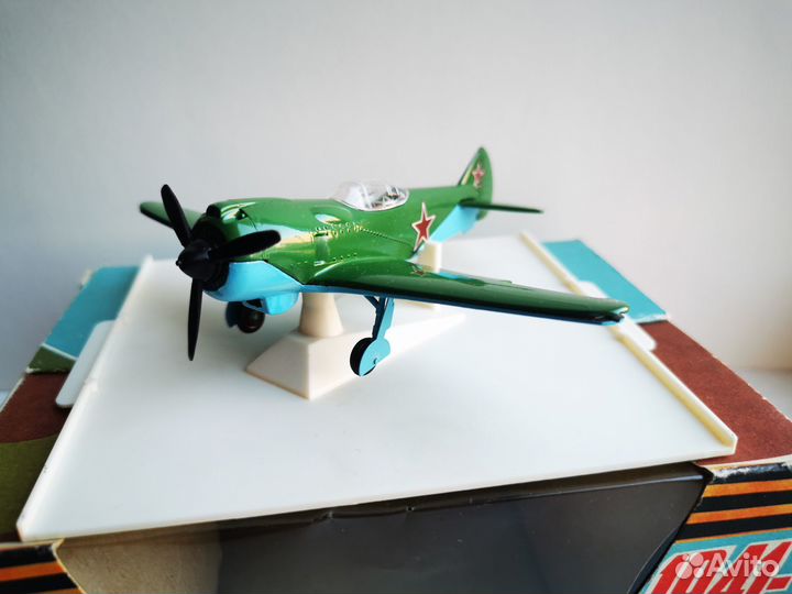 Самолет модель 1:72 Ла-5