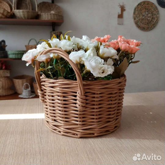 Корзинка из бумажной лозы