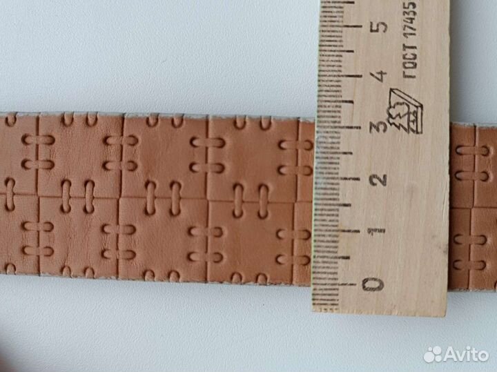 Мужской кожаный ремень с пряжкой