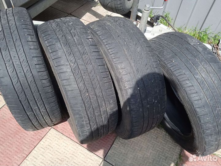 Bridgestone Dueler H/T 215/60 R17