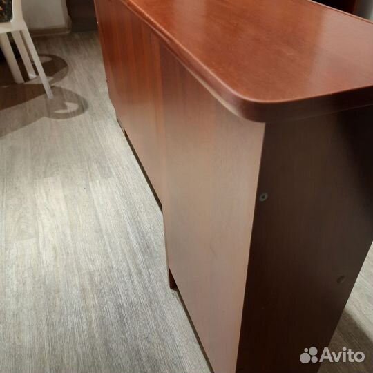 Стол угловой для администратора