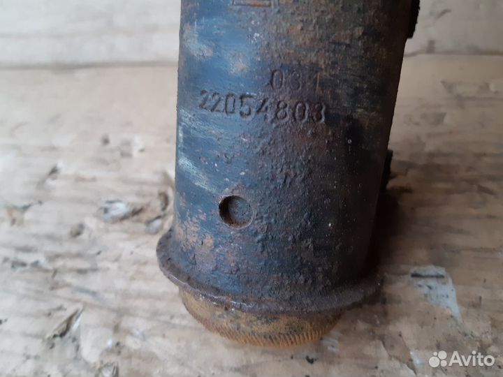 Амортизатор передний левый и правая Опель Омега А