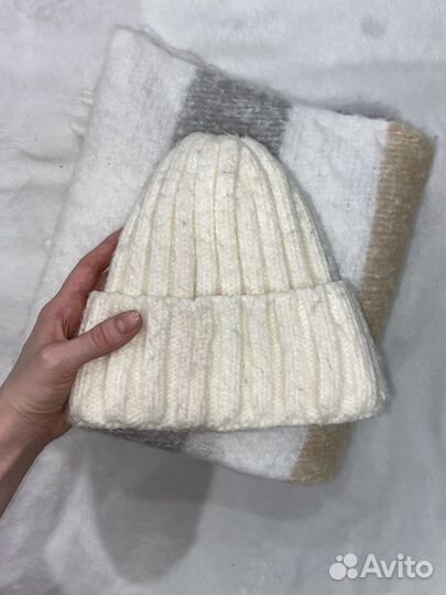 Тёплая зимняя шапка