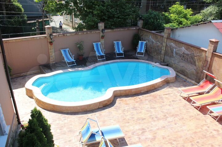 Дом 1500 м² на участке 12 сот.