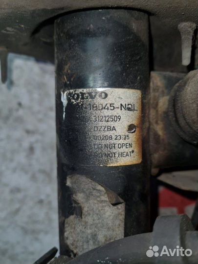 Комплект стоек передний Volvo V70 B5254T6 2009