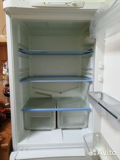 Холодильник Indesit бу