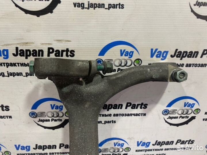 Кулак поворотный передний левый Audi A4 B7 ALT