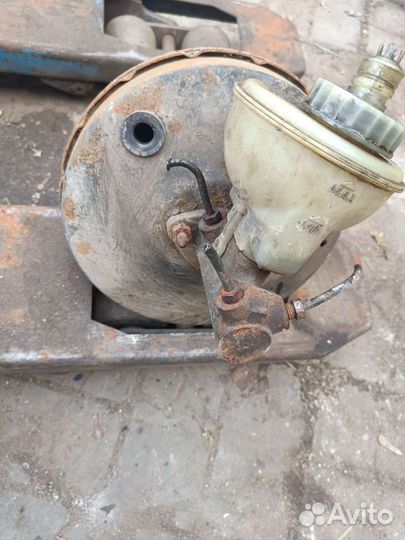 Вакуумный усилитель тормозов golf3