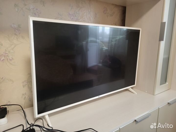 Телевизор LG 43uj639v-ze. Новый. Разбита матрица