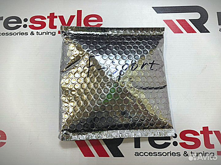 Эмблема в решетку F-Sport Lexus RX Стекло