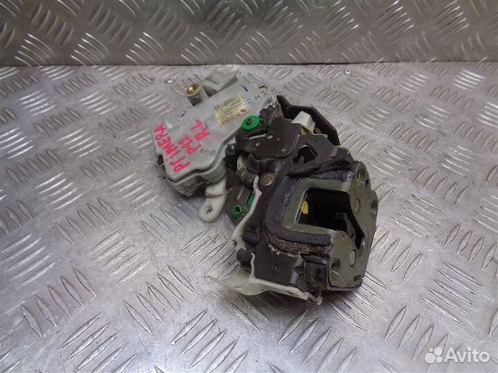 Замок двери задний левый Nissan Primera P11 1998