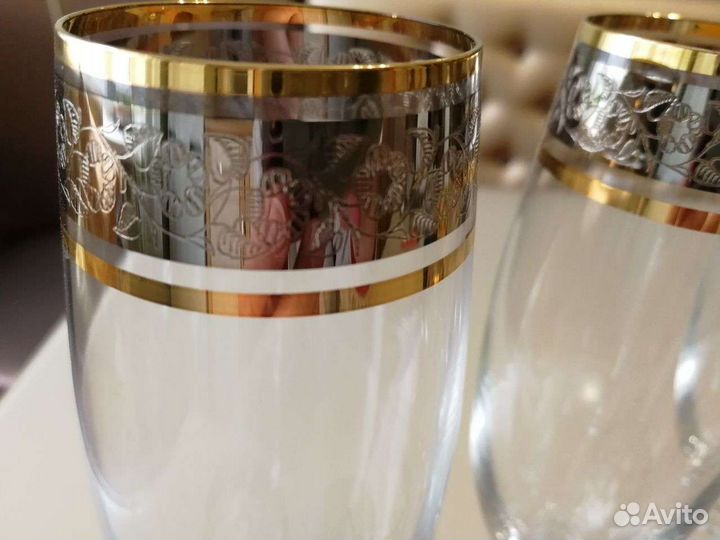 Набор бокалов и рюмок