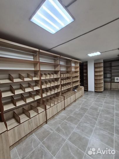 Торговые стеллажи в барбершоп