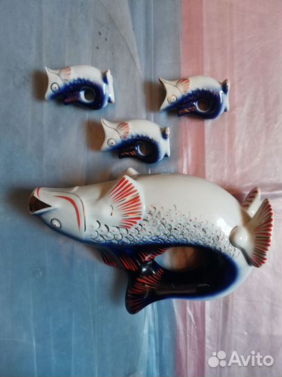 Рыбки (три штуки)и большая СССР