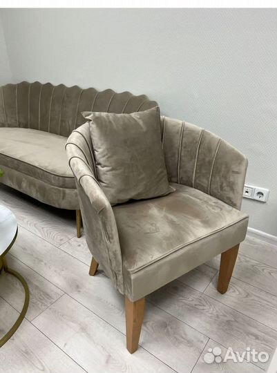 Кресло в стиле лофт для клиента маникюра